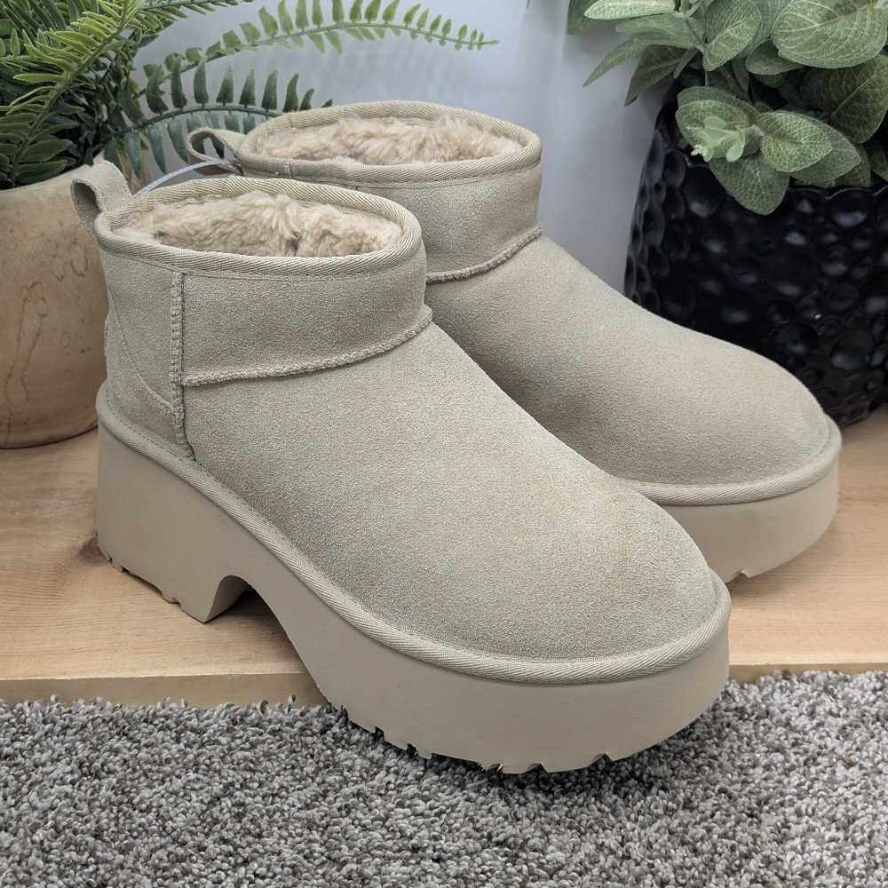 UGG Classic Ultra Mini Platform Women's Size 10 Heeled Platform Lined Boots